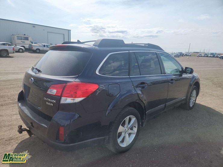 2014-subaru-outback-image-4