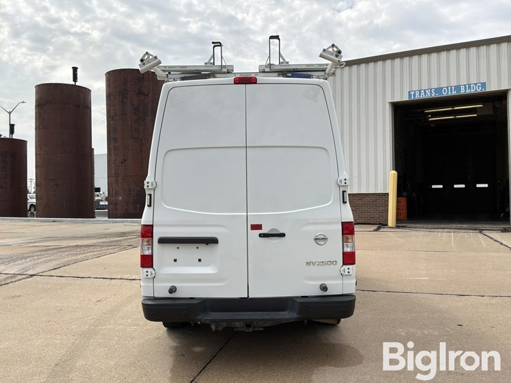 2017-nissan-nv2500-image-6