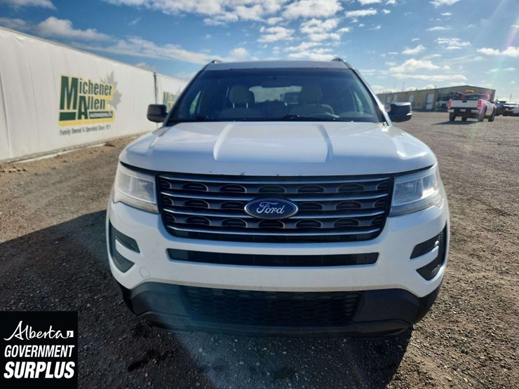 2017-ford-explorer-image-8