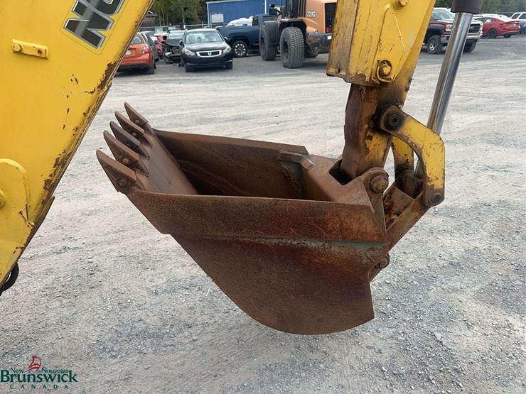 new-holland-b95-image-11