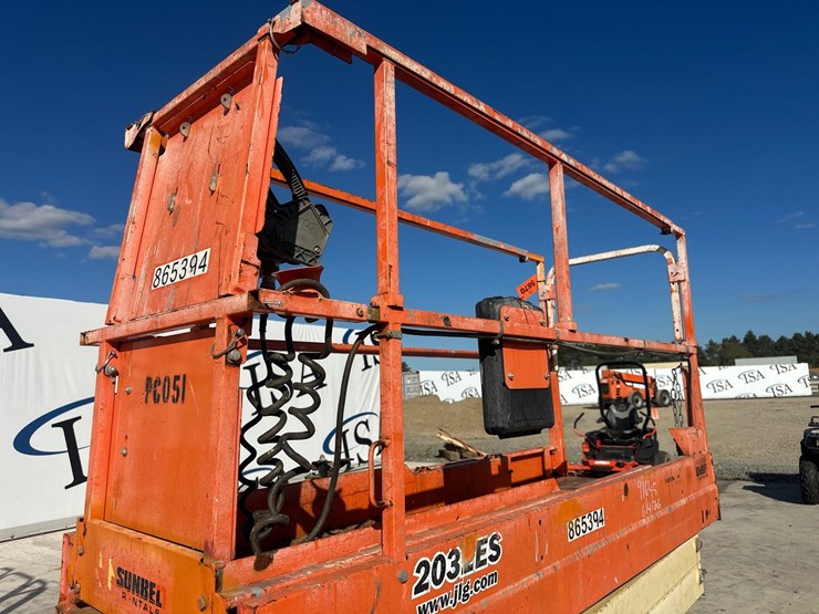2016-jlg-2032es-image-9