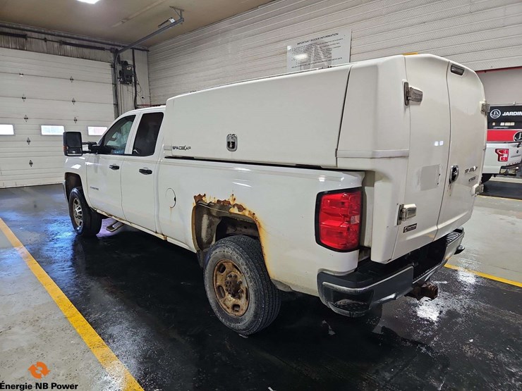 2015-chevrolet-silverado-2500hd-image-3