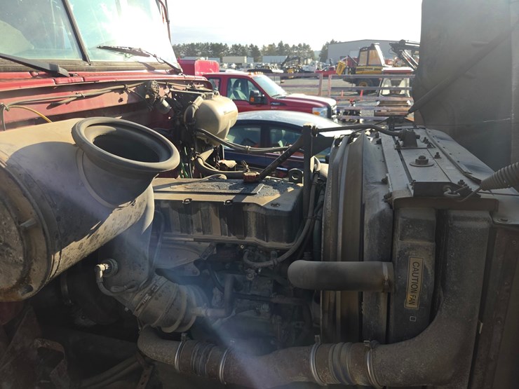 1999-volvo-wg64-image-71