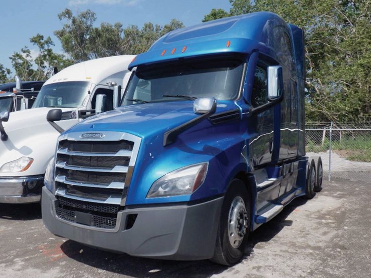 2019-freightliner-cascadia-126-image-1