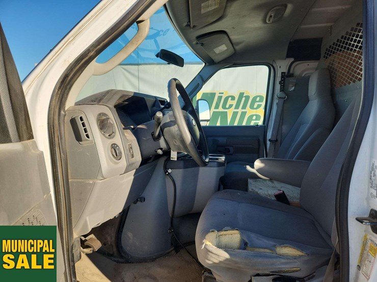 2011-ford-cargo-image-15