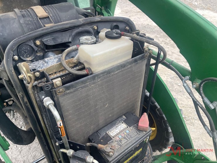 john-deere-3320-image-14