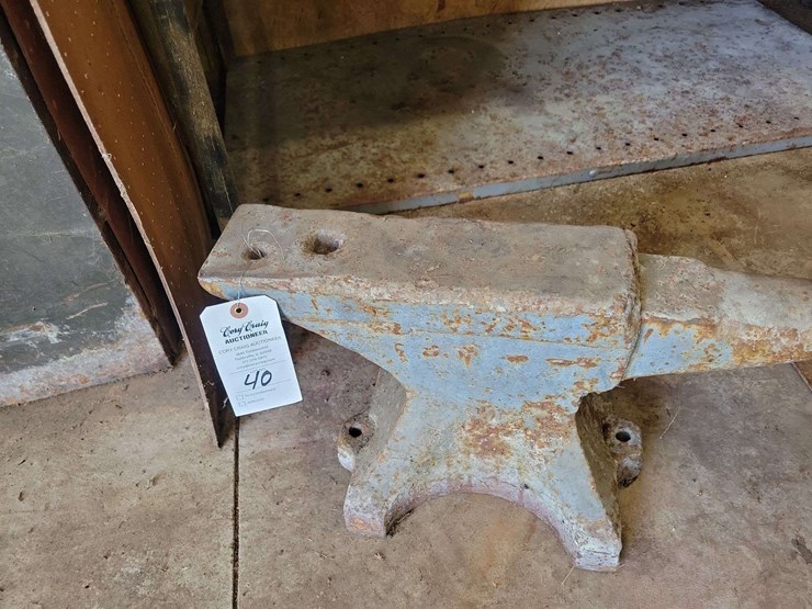 heavy-metal-blacksmith-anvil-with-integrated-stand-base-image-3