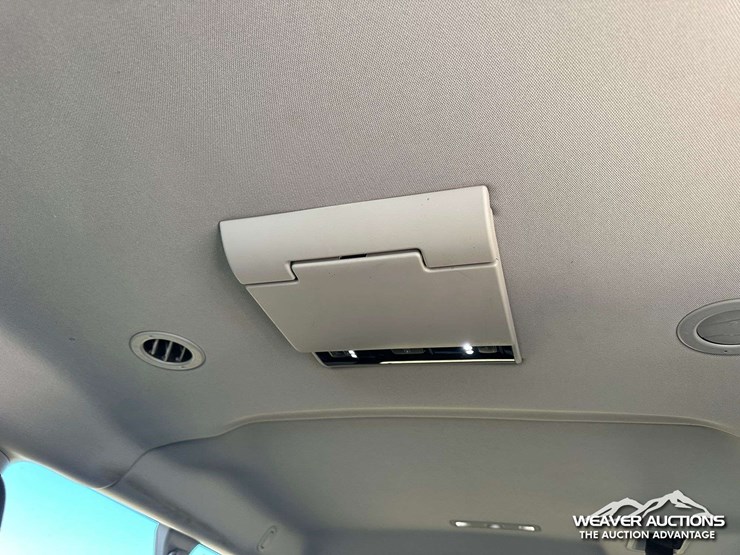 2018-chevrolet-suburban-image-30