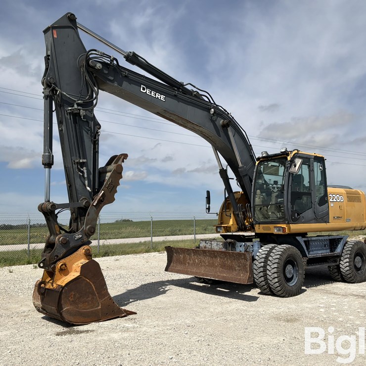 2011 DEERE 220DW