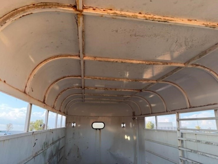 2017-w-w-livestock-trailer-image-13