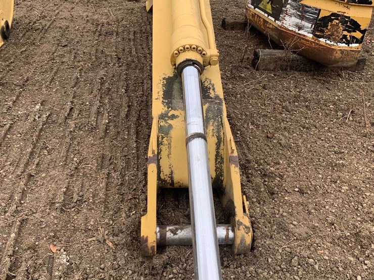 caterpillar-320-image-3