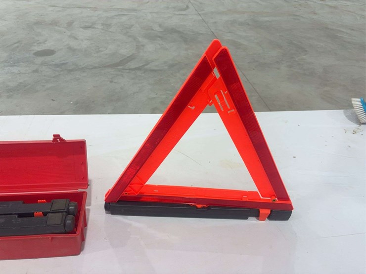 reflector-lite-emergency-triangles-image-3