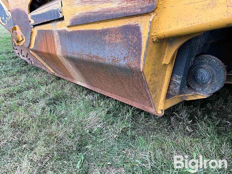 2021-deere-2412e-image-17