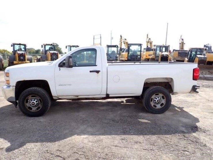 2017-chevrolet-silverado-2500hd-image-8