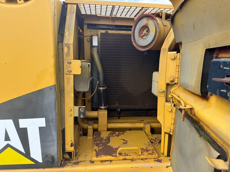 caterpillar-307-image-12