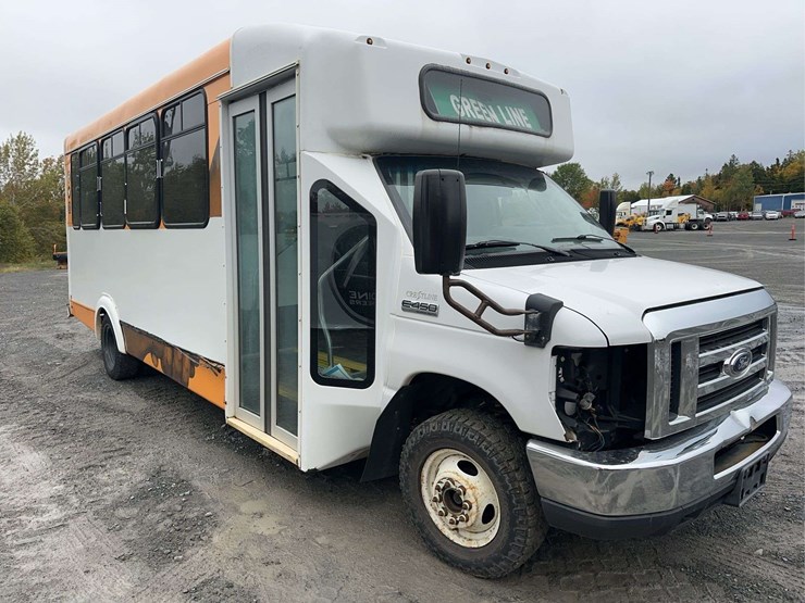 2017-ford-e450-image-3