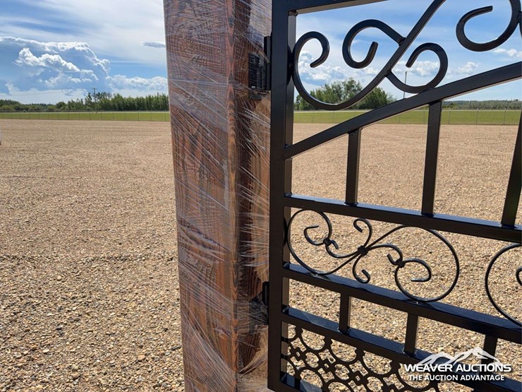 2026-8-ft.-x-20-ft.-(incl-posts)-timber-&-steel-decorative-entry-gate-unused-image-10