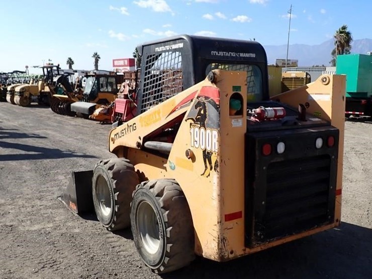 2019-mustang-1900r-skid-steer-loader-image-4