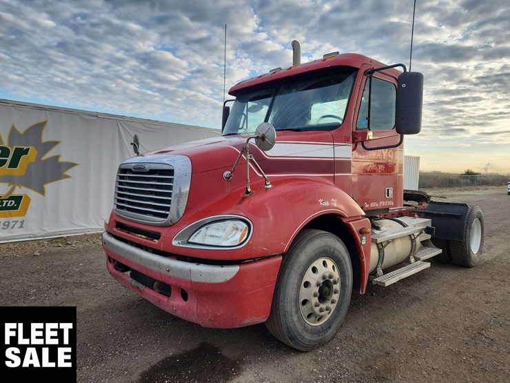 2005-freightliner-columbia-120-image-1