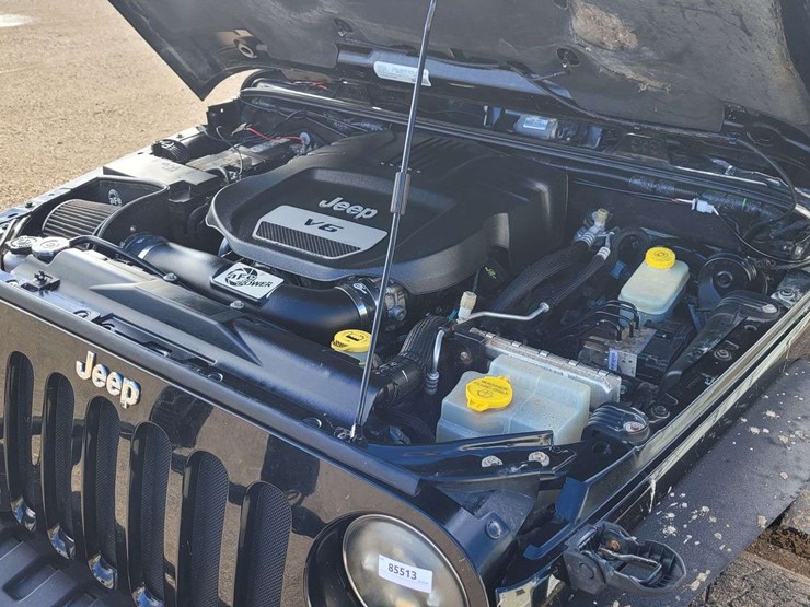 2015-jeep-wrangler-unlimited-sahara-image-19