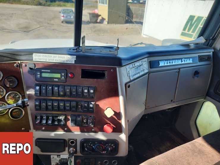 2014-western-star-4900-image-19