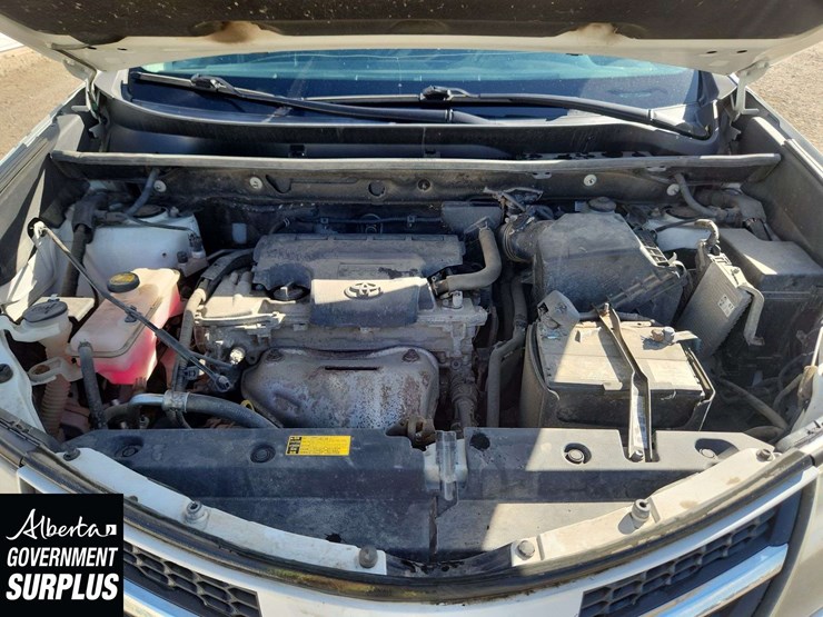 2015-toyota-rav4-le-image-28