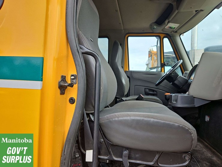 2009-international-durastar-4400-image-17