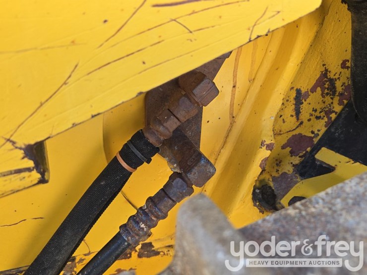 2018-komatsu-d61ex-24-image-24