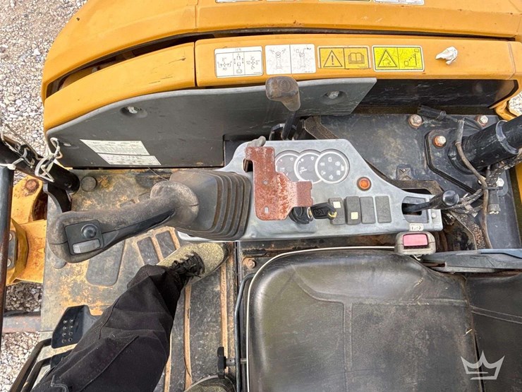 2018-caterpillar-303e-mini-excavator-image-18