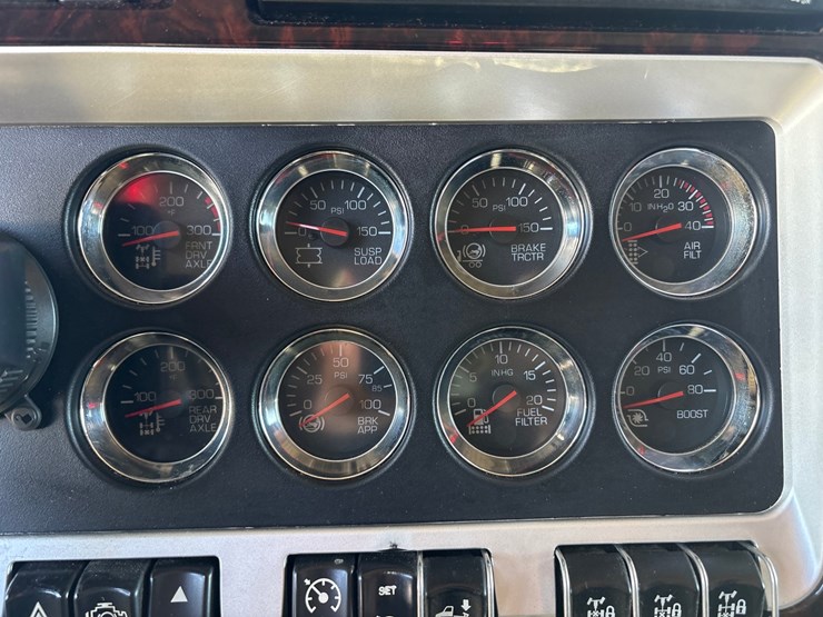 2023-kenworth-w900l-image-83