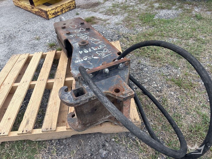 hydraulic-breaker-excavator-attachment-image-3
