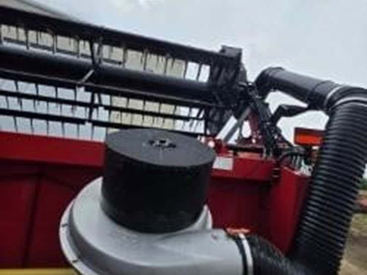 2011-case-ih-3020-image-3