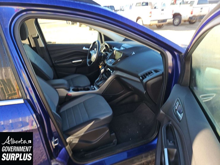 2016-ford-escape-se-image-17