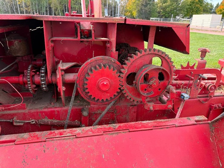 new-holland-575-image-27