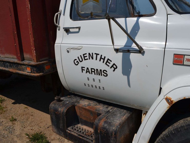 1986-gmc-c7-grain-truck-image-5