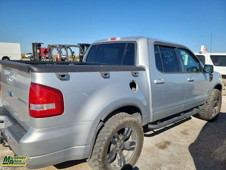 ford-explorer-sport-trac-image-4