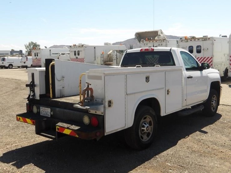 2016-chevrolet-silverado-2500-image-3