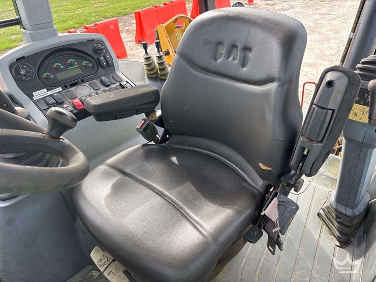 2015-caterpillar-420f2-it-image-15