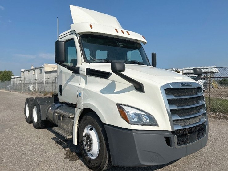 2019-freightliner-cascadia-126-image-1