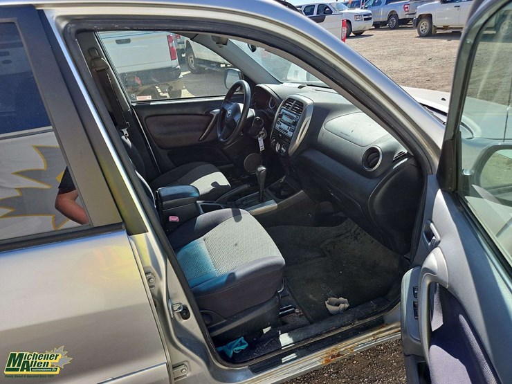 2004-toyota-rav4-image-16