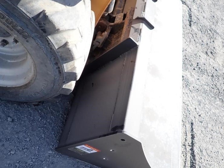 2019-mustang-1900r-skid-steer-loader-image-9