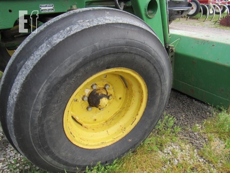 john-deere-2440-image-23