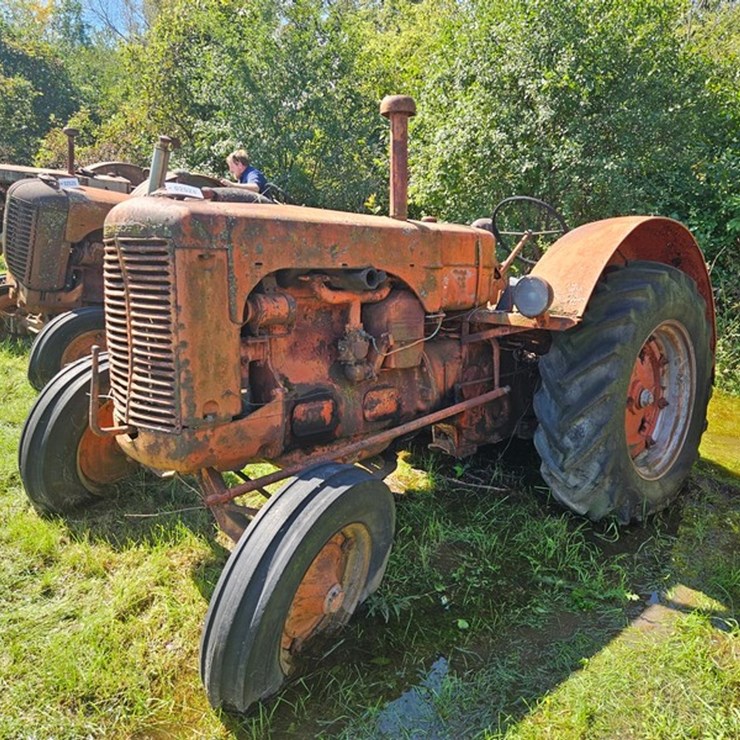 #2524 • 1948 Case LA Tractor