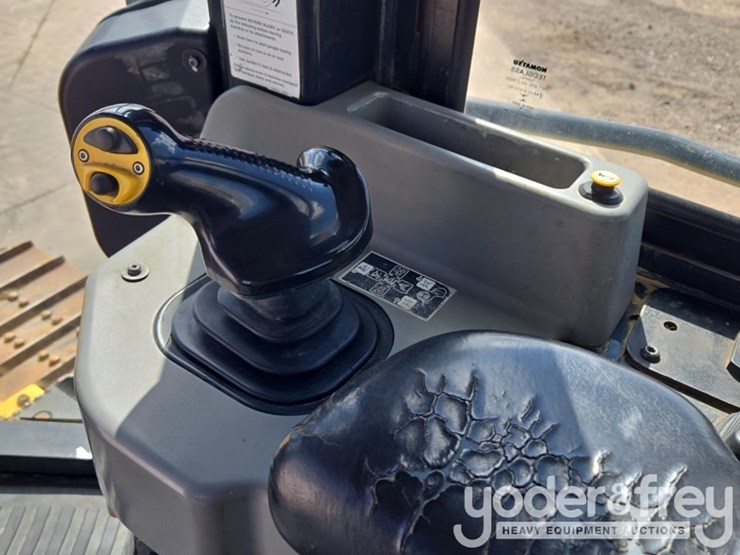 2018-komatsu-d61ex-24-image-59