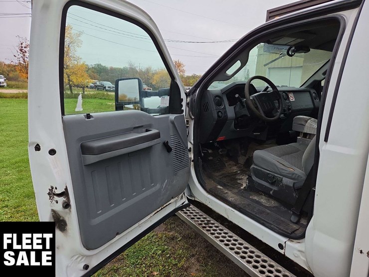 2011-ford-f350-image-28