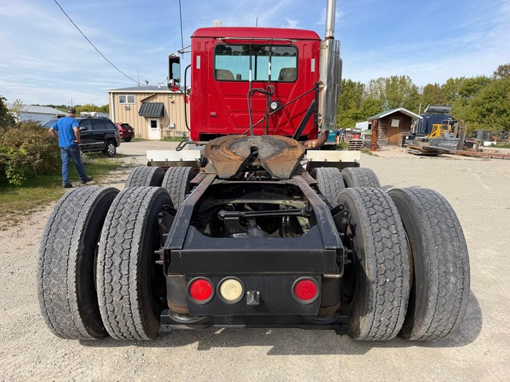 #1625-•-2006-mack-vision-cxn613-day-cab-image-4