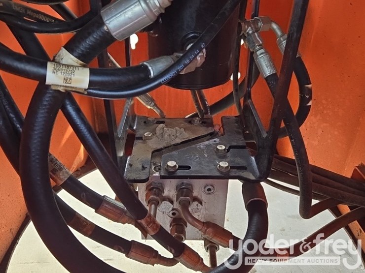 2022-jlg-660sj-image-45
