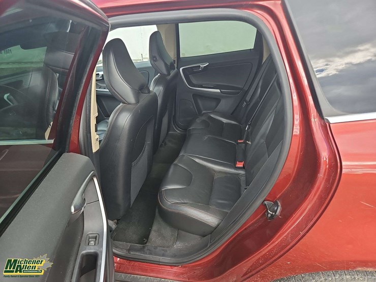 2010-volvo-xc60-image-13