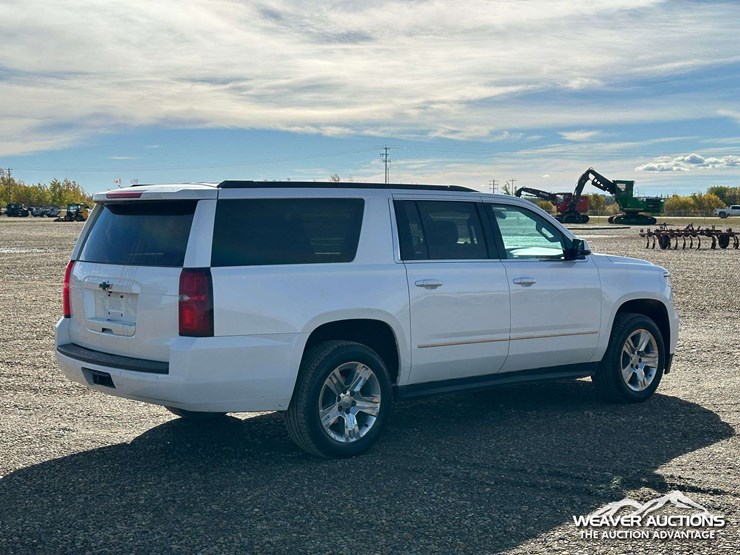 2018-chevrolet-suburban-image-3