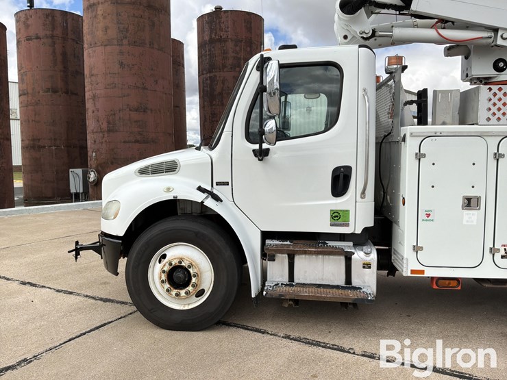 2007-freightliner-m2-106-image-10